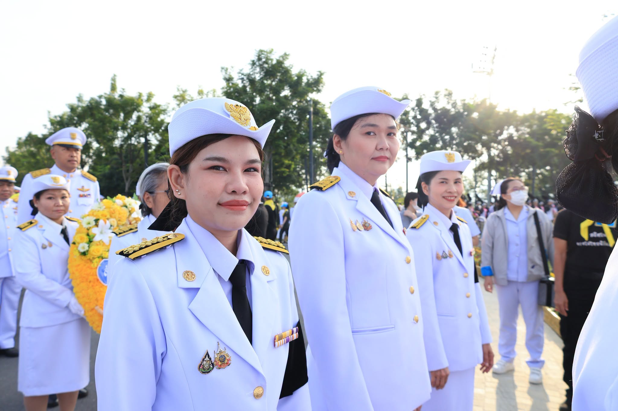 title - ส.ป.ก. ร่วมวางพวงมาลาถวายบังคมพระบรมราชานุสาวรีย์พระบาทสมเด็จพระบรมชนกาธิเบศร มหาภูมิพลอดุลยเดชมหาราช บรมนาถบพิตร เนื่องใน 